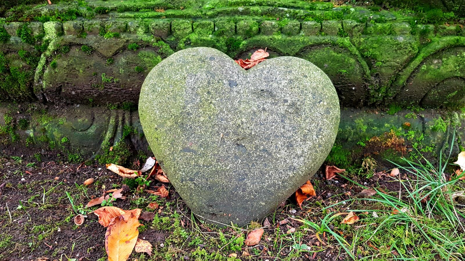 Samsung Galaxy S7 Edge sample photo. Heart, stone, nature photography