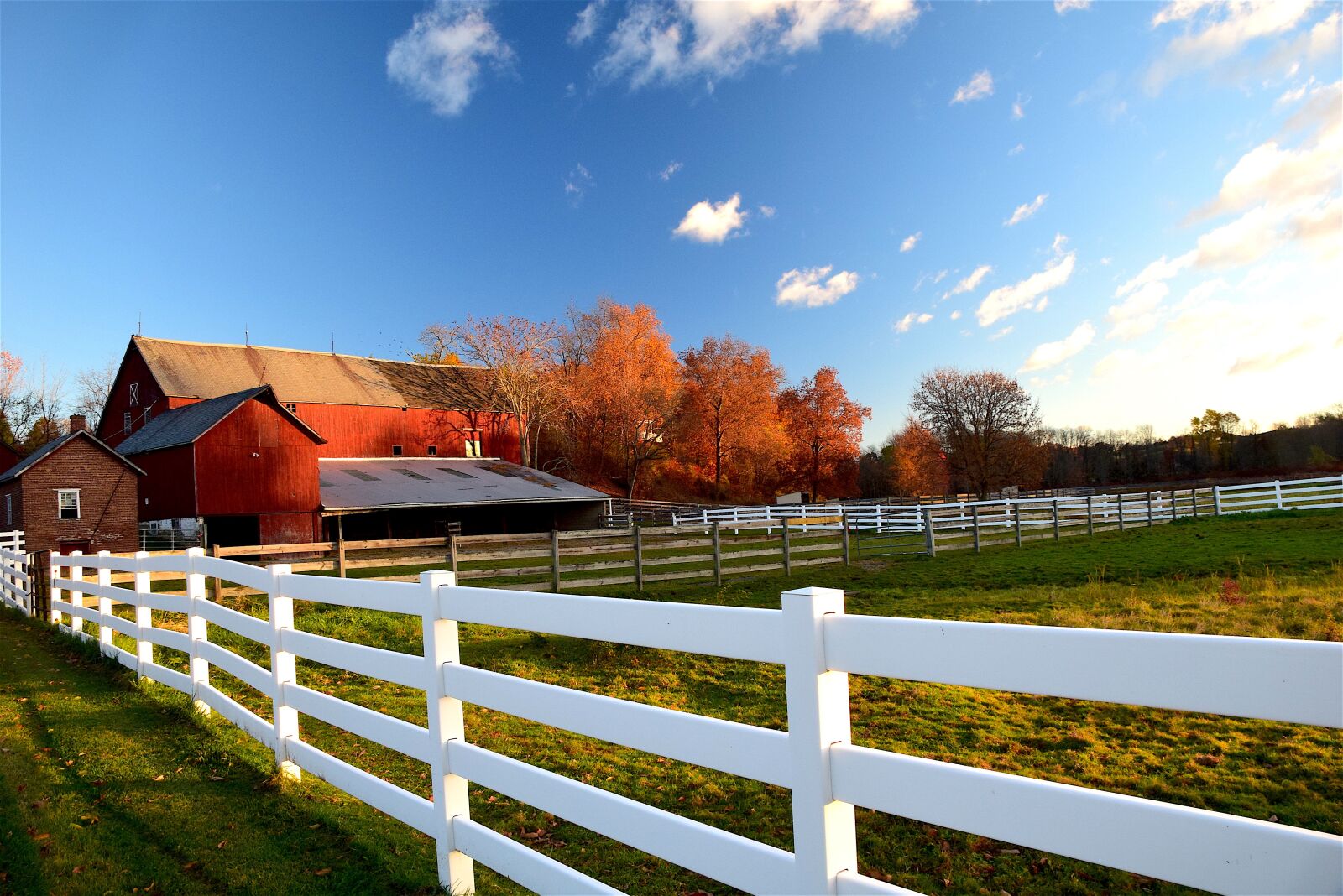 Nikon D3300 sample photo. Barn, fence, rural photography