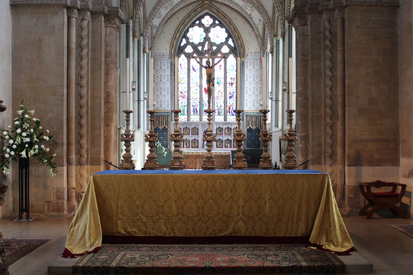 Canon EOS 100D (EOS Rebel SL1 / EOS Kiss X7) sample photo. Altar, cross, church photography