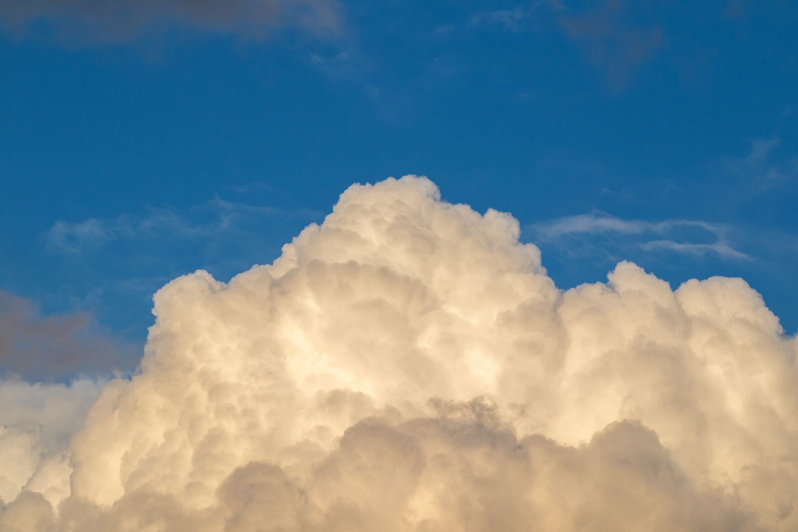Canon EOS M50 (EOS Kiss M) sample photo. Sky, clouds, blue photography