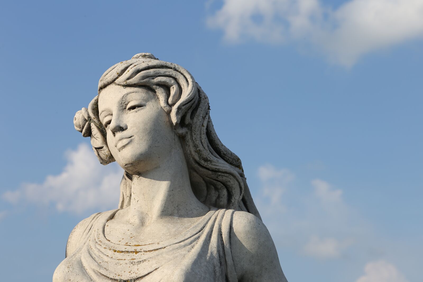 Canon EF 70-300 F4-5.6 IS II USM sample photo. Woman statue, sculpture, stone photography