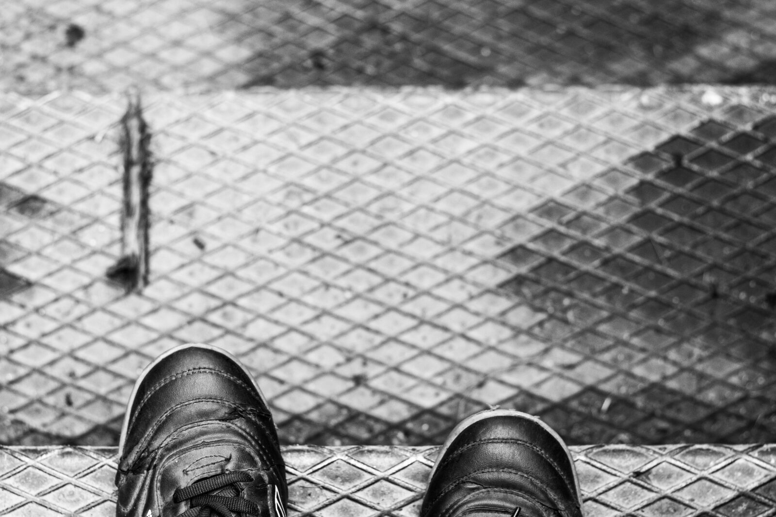 Canon EOS 700D (EOS Rebel T5i / EOS Kiss X7i) + Canon EF 50mm F1.8 STM sample photo. Stairs, boots, old shoes photography