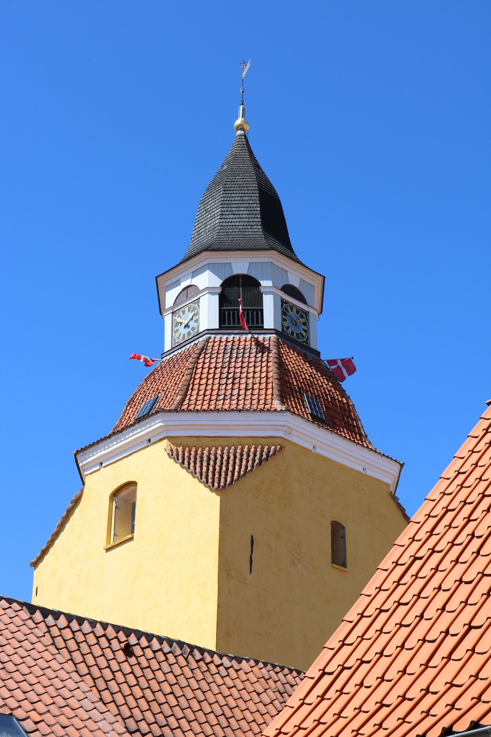Canon EOS 750D (EOS Rebel T6i / EOS Kiss X8i) sample photo. Faaborg, denmark, church photography