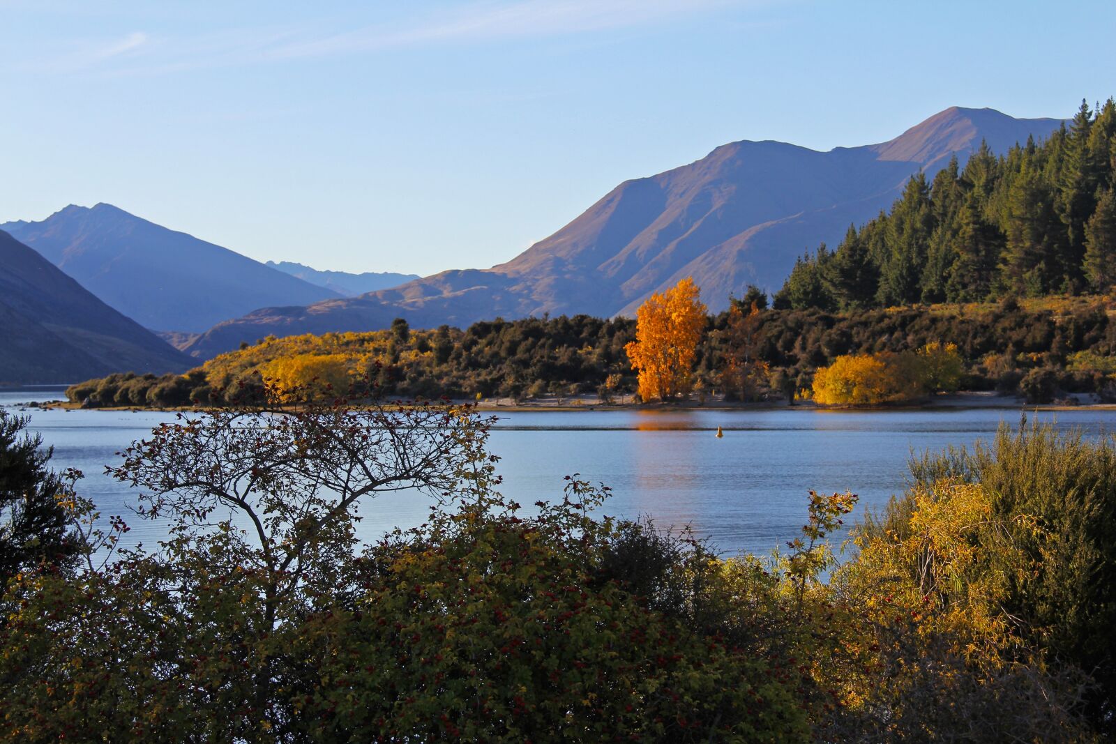 Canon EF-S 18-200mm F3.5-5.6 IS sample photo. Beautiful, lake, blue photography