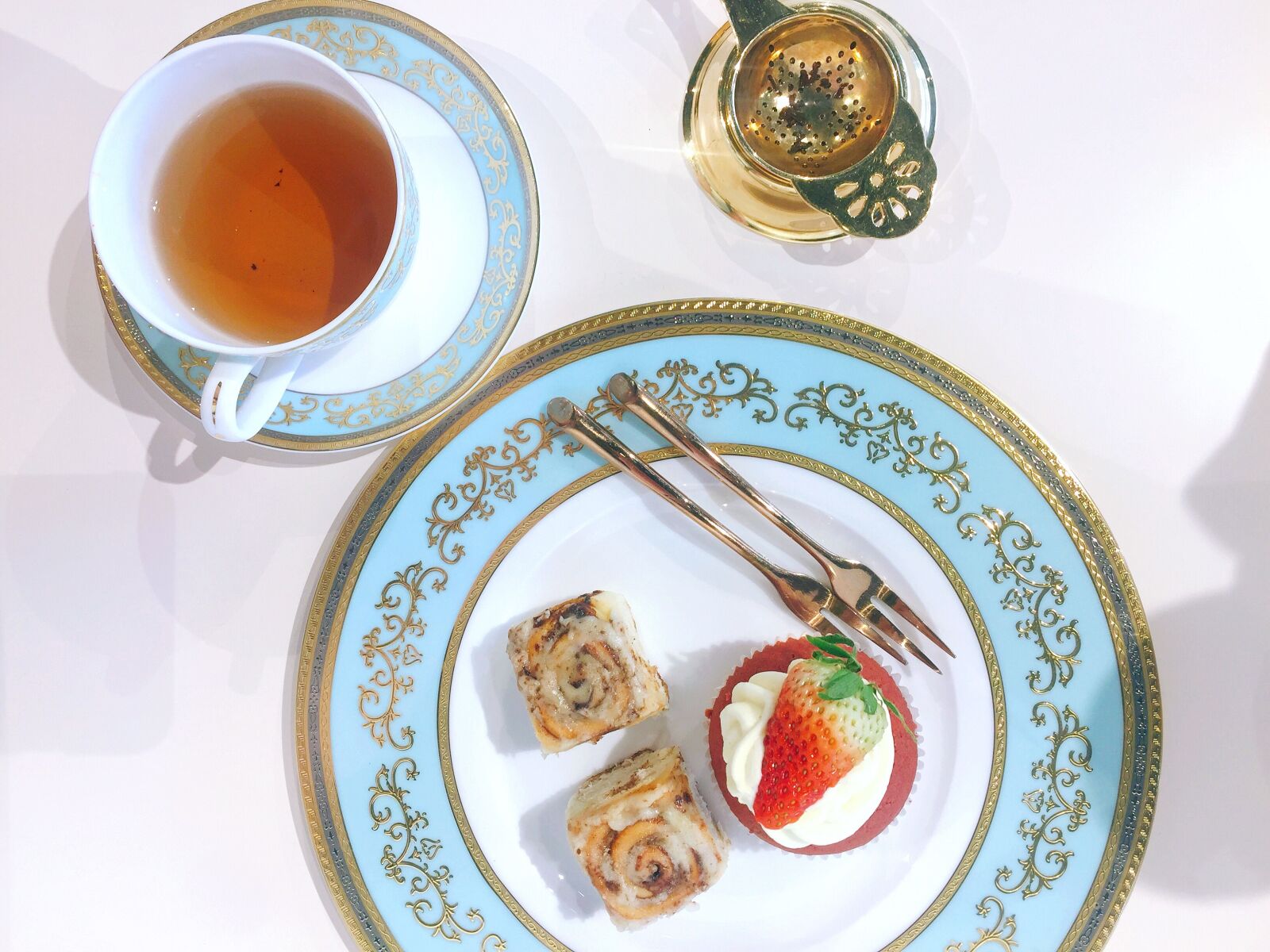 iPhone 6 Plus back camera 4.15mm f/2.2 sample photo. Afternoon tea, red velvet photography