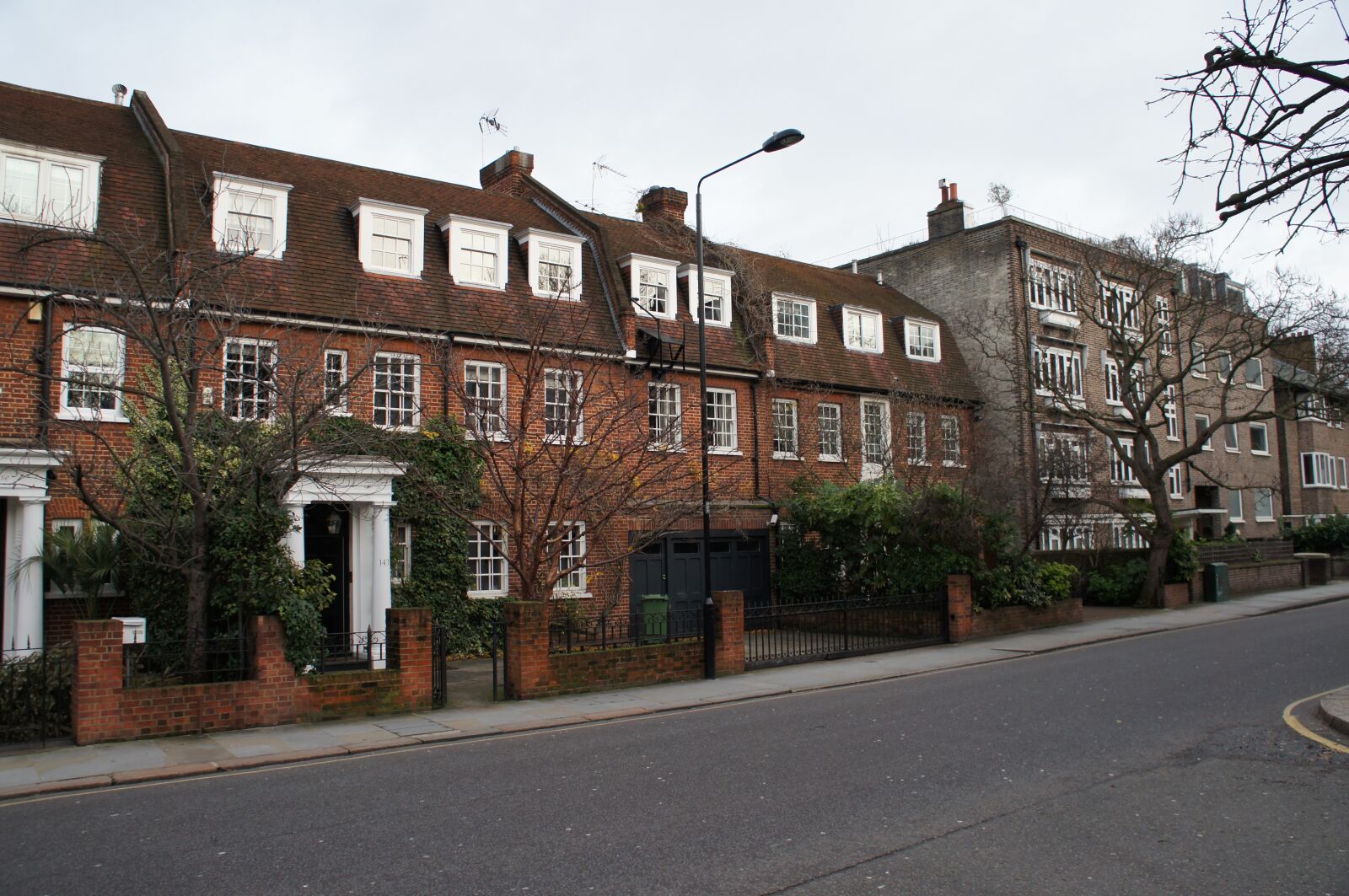 Sony Alpha NEX-C3 + Sony E 18-55mm F3.5-5.6 OSS sample photo. Kensington, england, architecture photography