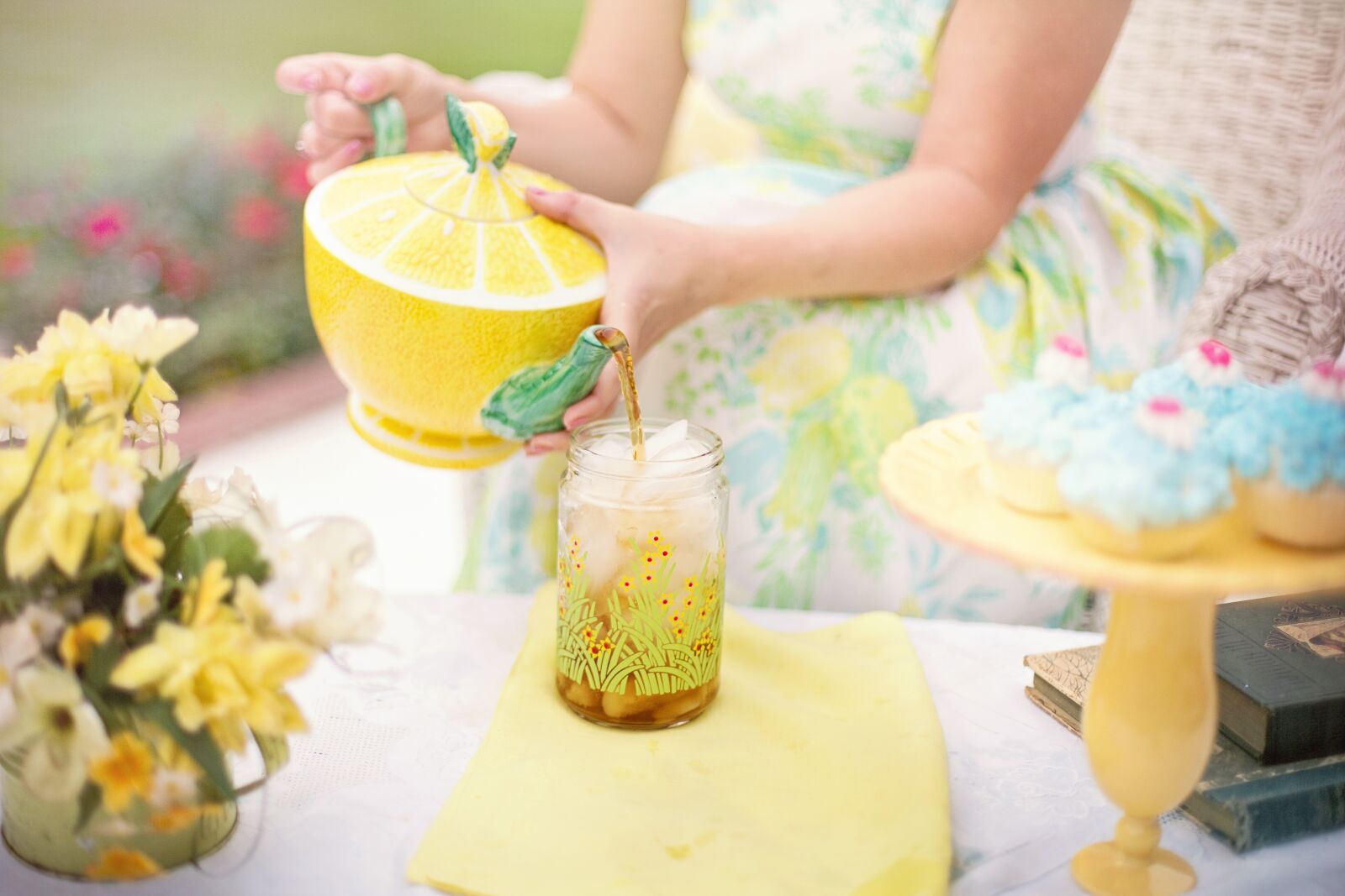 Canon EOS 5D Mark III sample photo. Person, summer, drink, tea photography