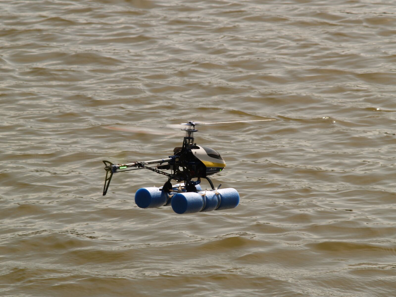 Olympus E-500 (EVOLT E-500) sample photo. Model helicopter, remote controlled photography