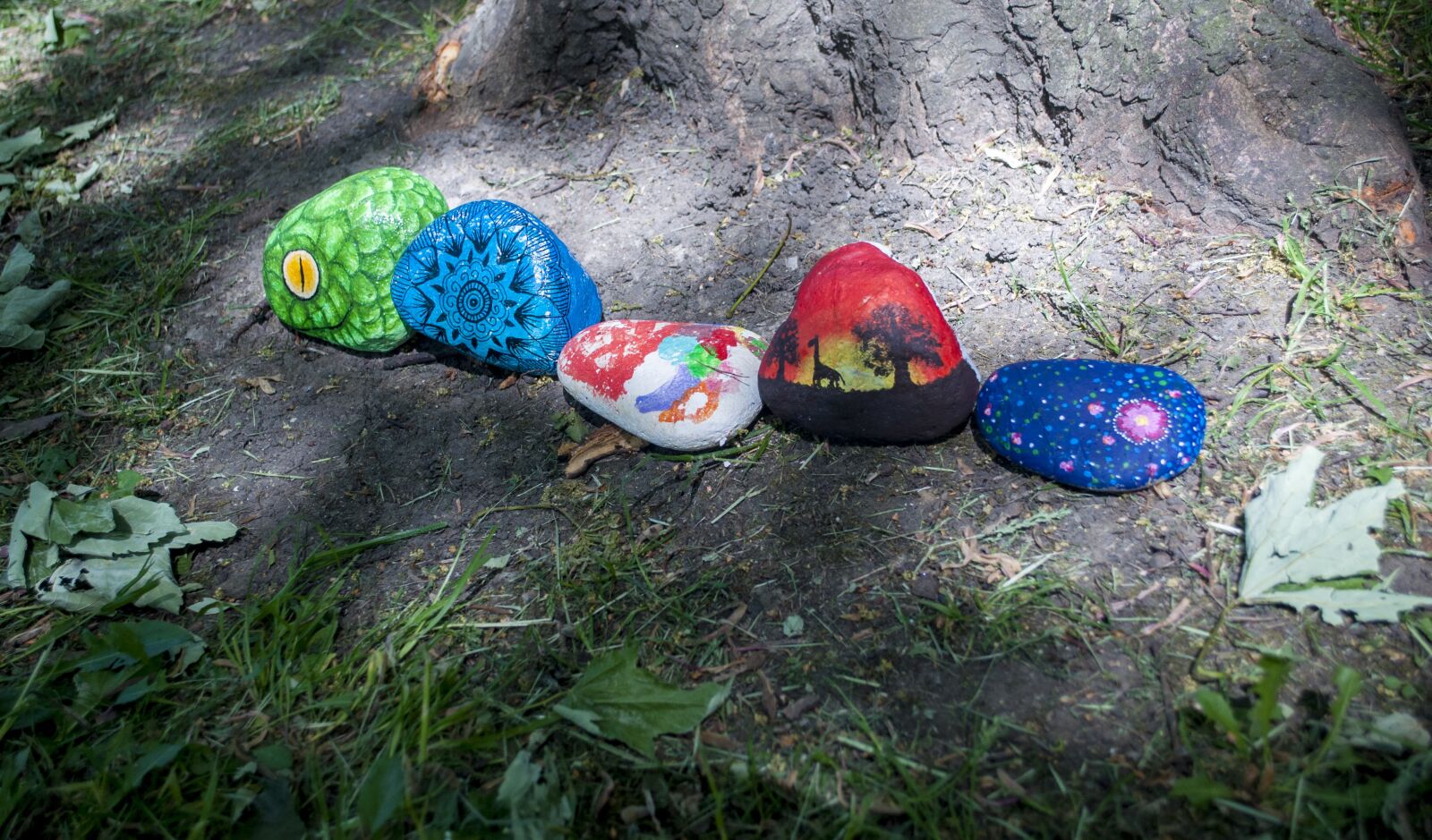 Nikon D90 sample photo. Paint, stone, blue photography