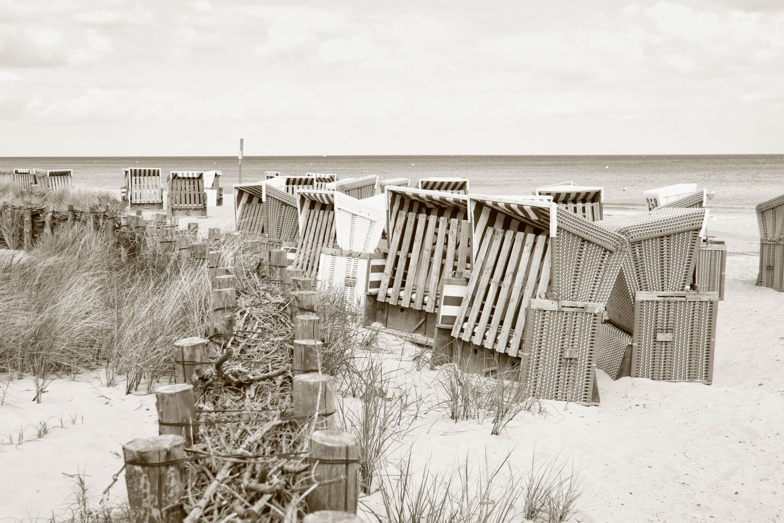Canon EOS 550D (EOS Rebel T2i / EOS Kiss X4) sample photo. Beach, vacations, sand photography