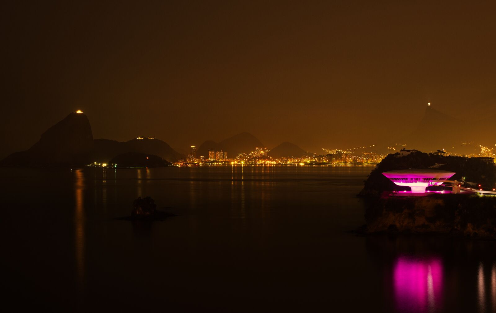 Nikon D5600 sample photo. Cityscape, city lights, night photography