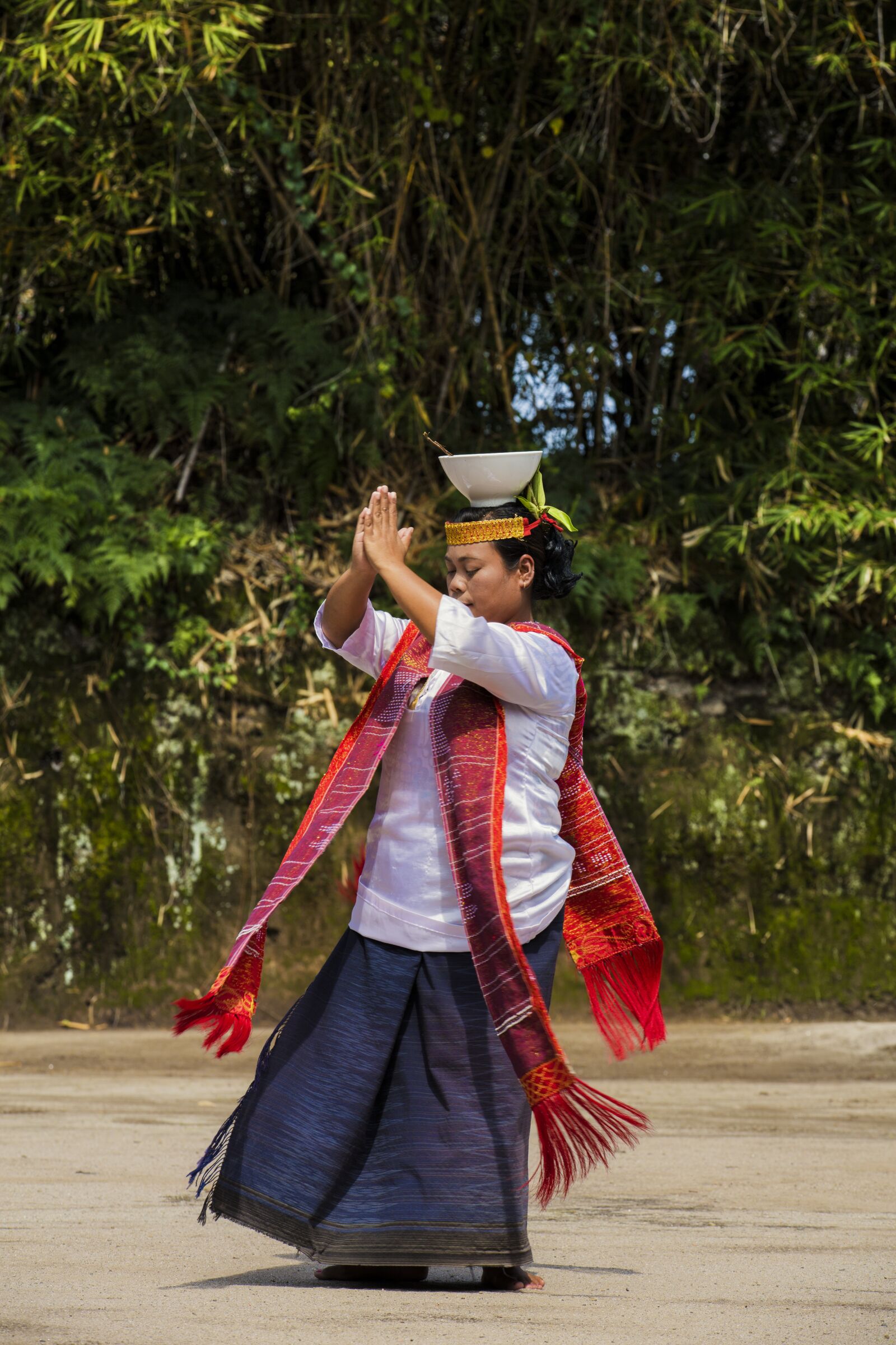 Canon EOS 5D Mark III sample photo. Dance, folk, costume photography