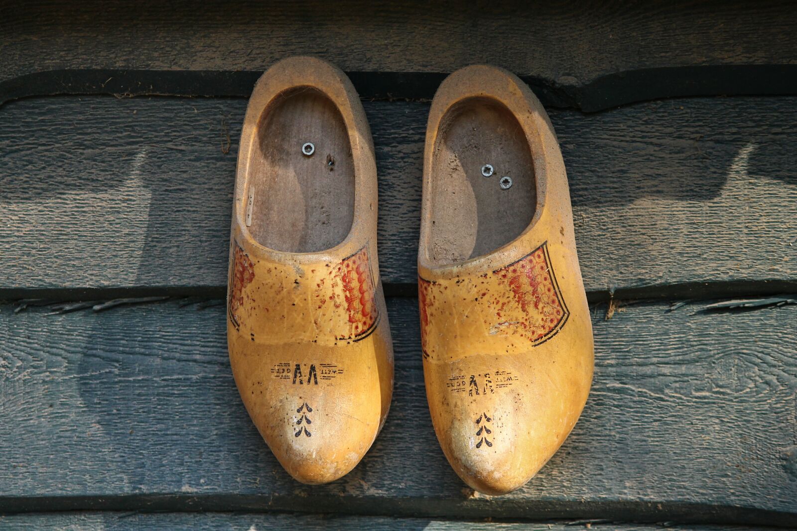 Canon EOS 1100D (EOS Rebel T3 / EOS Kiss X50) sample photo. Wooden shoes, clogs, netherlands photography