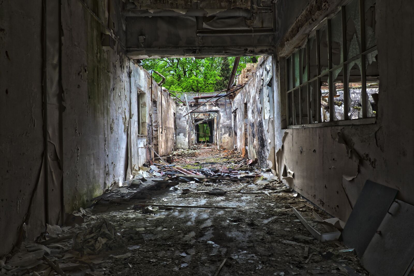 Olympus OM-D E-M10 sample photo. Lost places, abandoned, decay photography