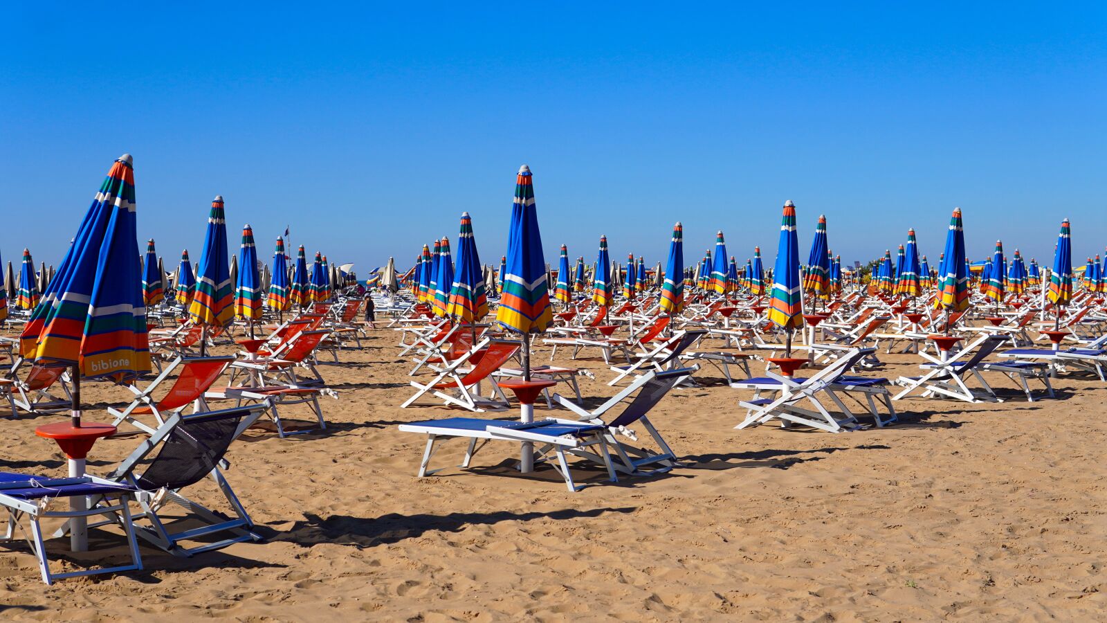 30mm F1.4 DC DN | Contemporary 016 sample photo. Beach, sun loungers, sea photography