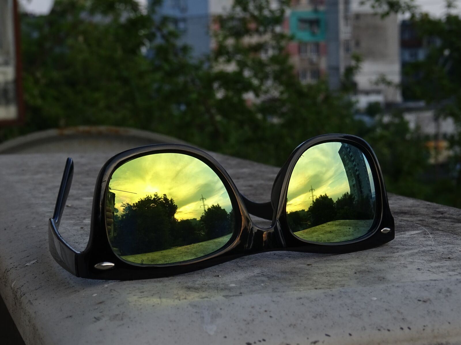 Sony DSC-HX60 sample photo. Reflections, sky, sunglasses photography