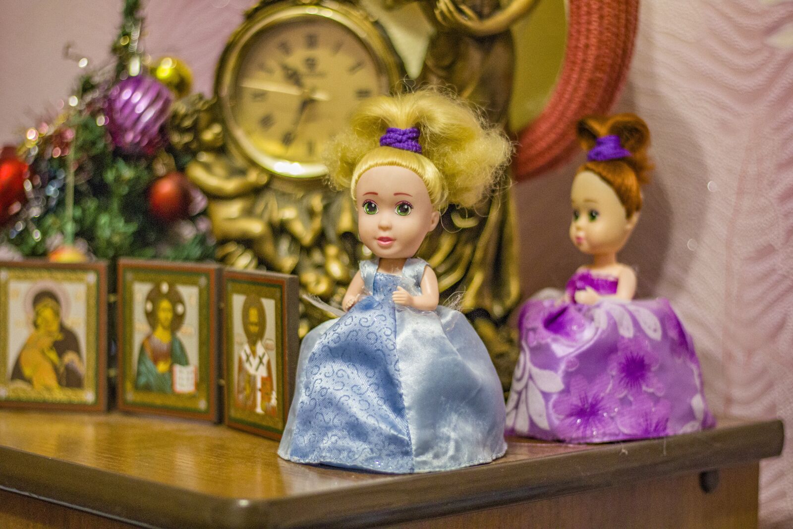 Canon EOS 750D (EOS Rebel T6i / EOS Kiss X8i) + Canon EF 50mm F1.8 STM sample photo. Doll, toys, dress photography