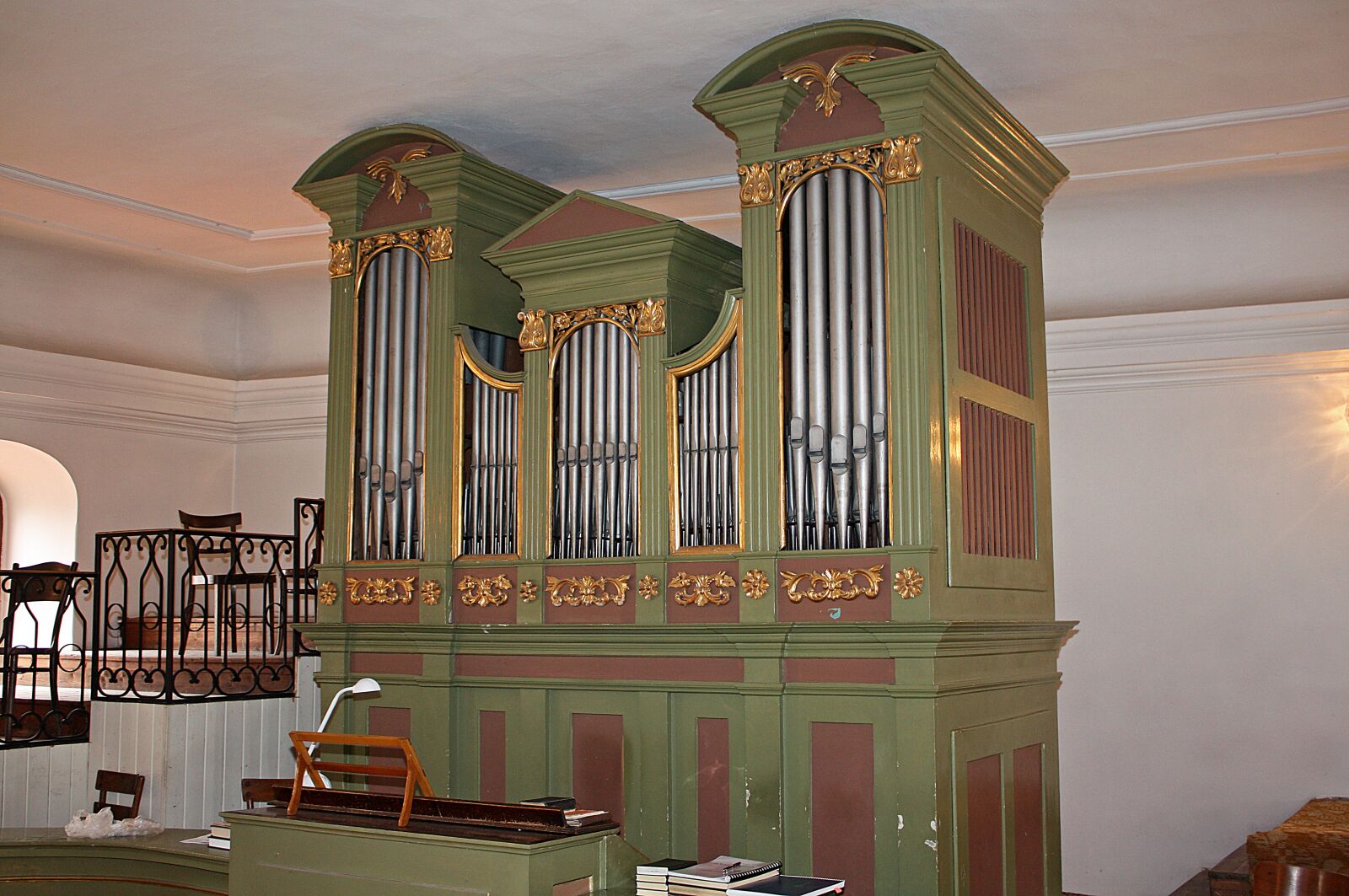 Canon EOS 450D (EOS Rebel XSi / EOS Kiss X2) sample photo. Church, organ, music photography