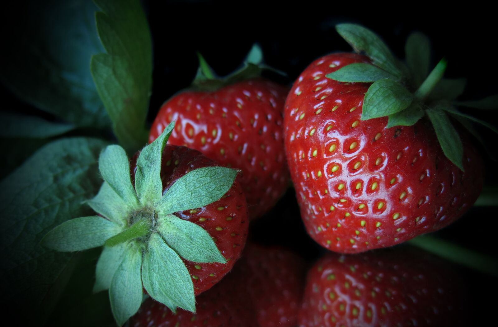 Canon PowerShot G15 sample photo. Strawberries, collective nut fruit photography