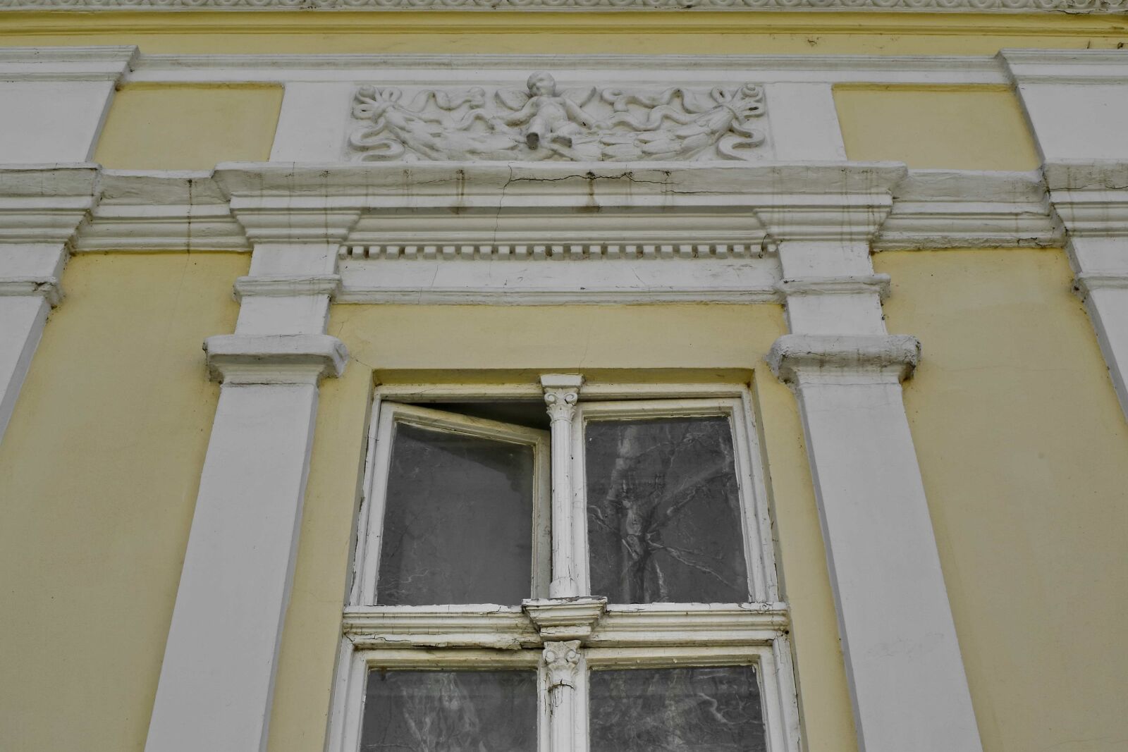 Nikon D5500 sample photo. Baroque, wall, windows, yellow photography