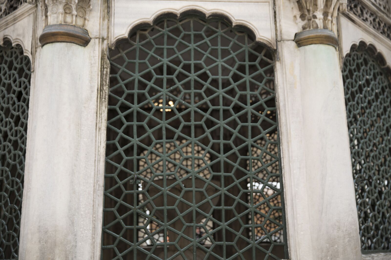 Canon EF 24-70mm F2.8L II USM sample photo. Architecture, decoration, old photography