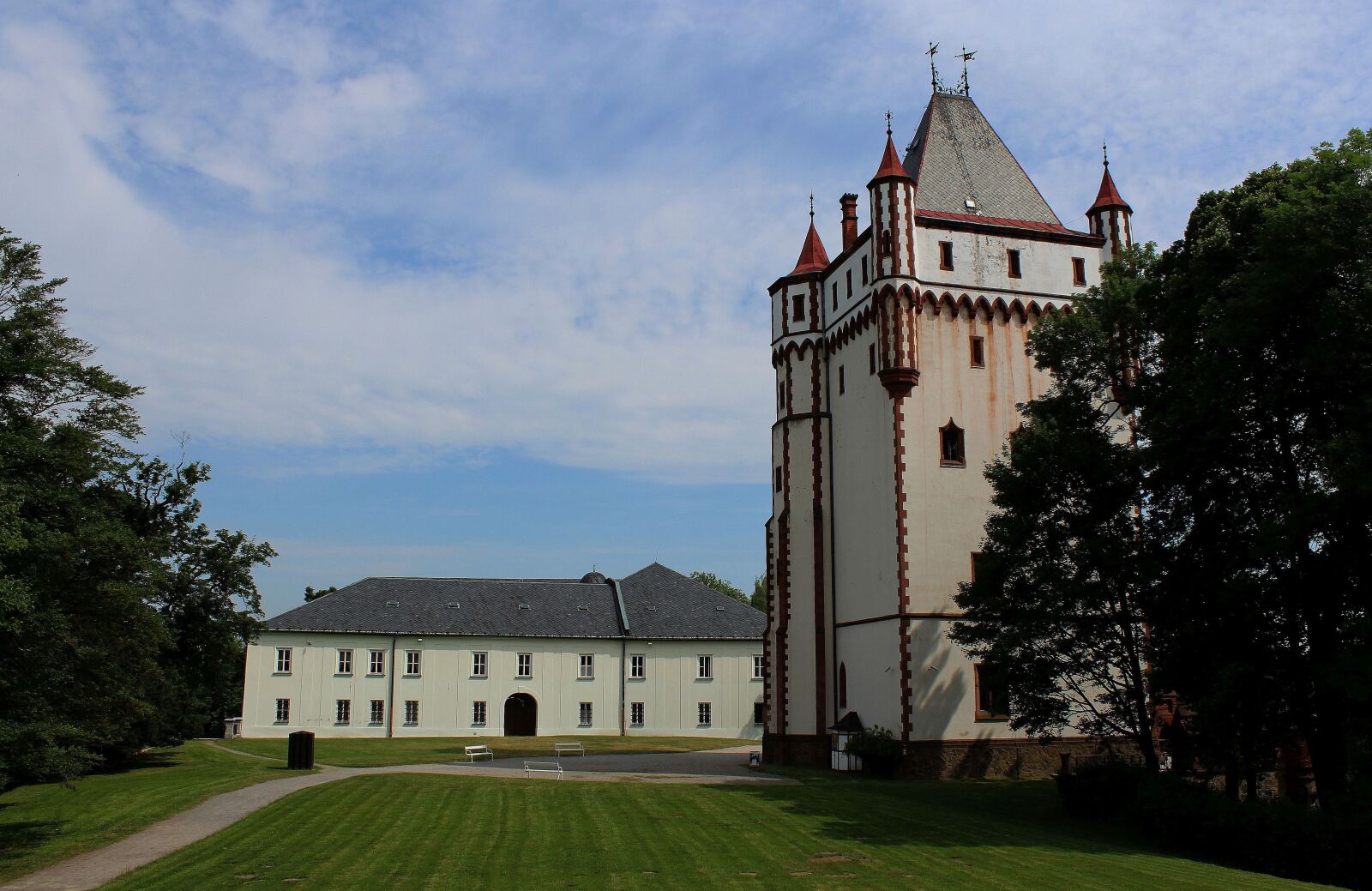 Canon EOS 1300D (EOS Rebel T6 / EOS Kiss X80) sample photo. Czech republic, castle, tower photography