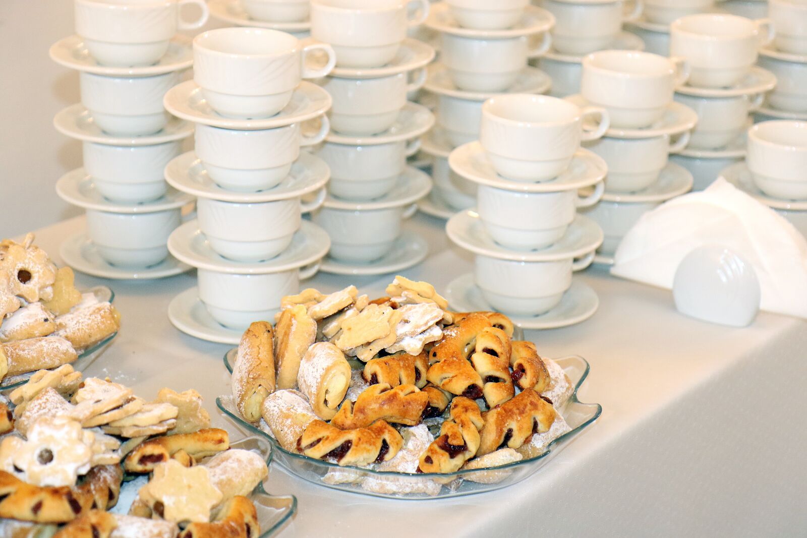Canon EOS 7D Mark II sample photo. Cakes, treat, teacup photography