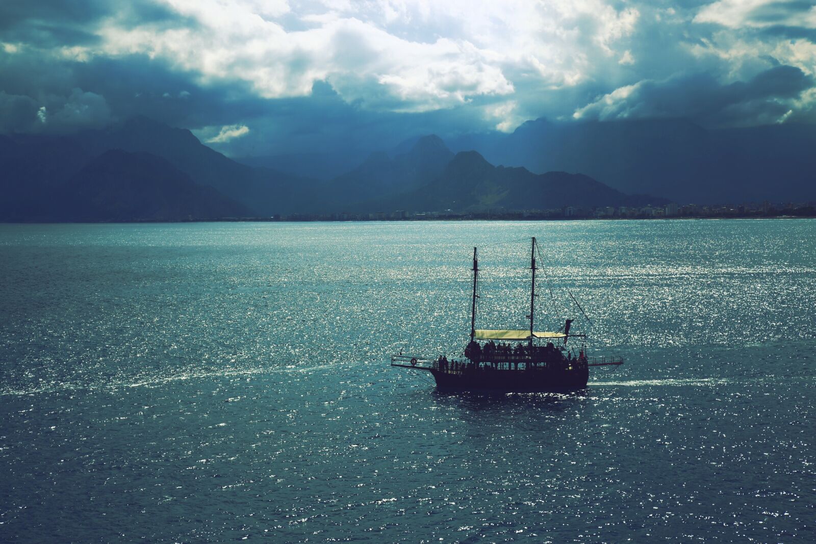 Canon EOS 5D Mark III sample photo. Sailboat, sailing, near, mountains photography