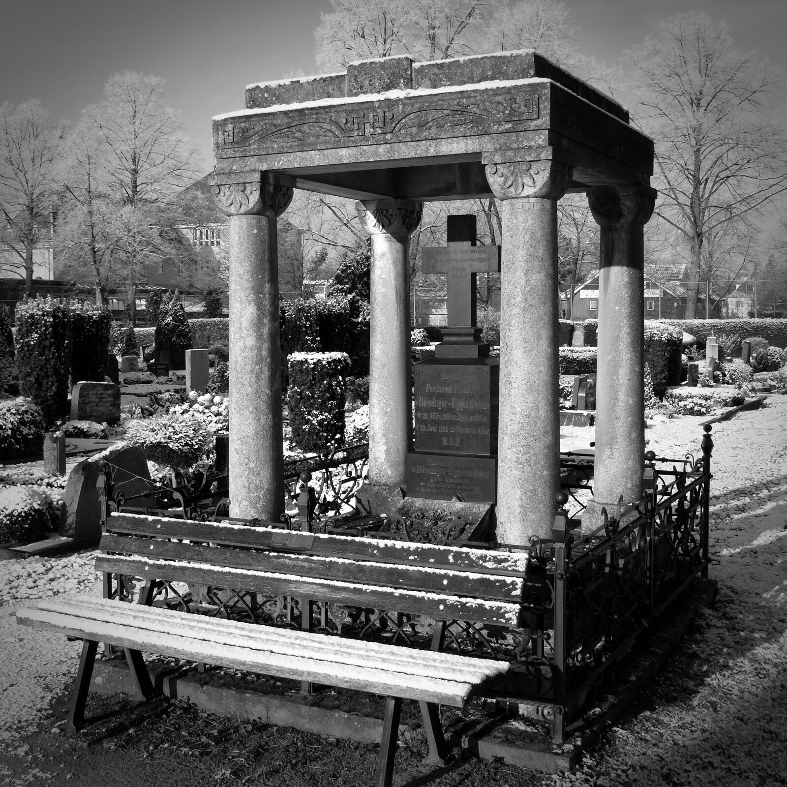 Panasonic Lumix DMC-FZ200 sample photo. Tombstone, old, cemetery photography
