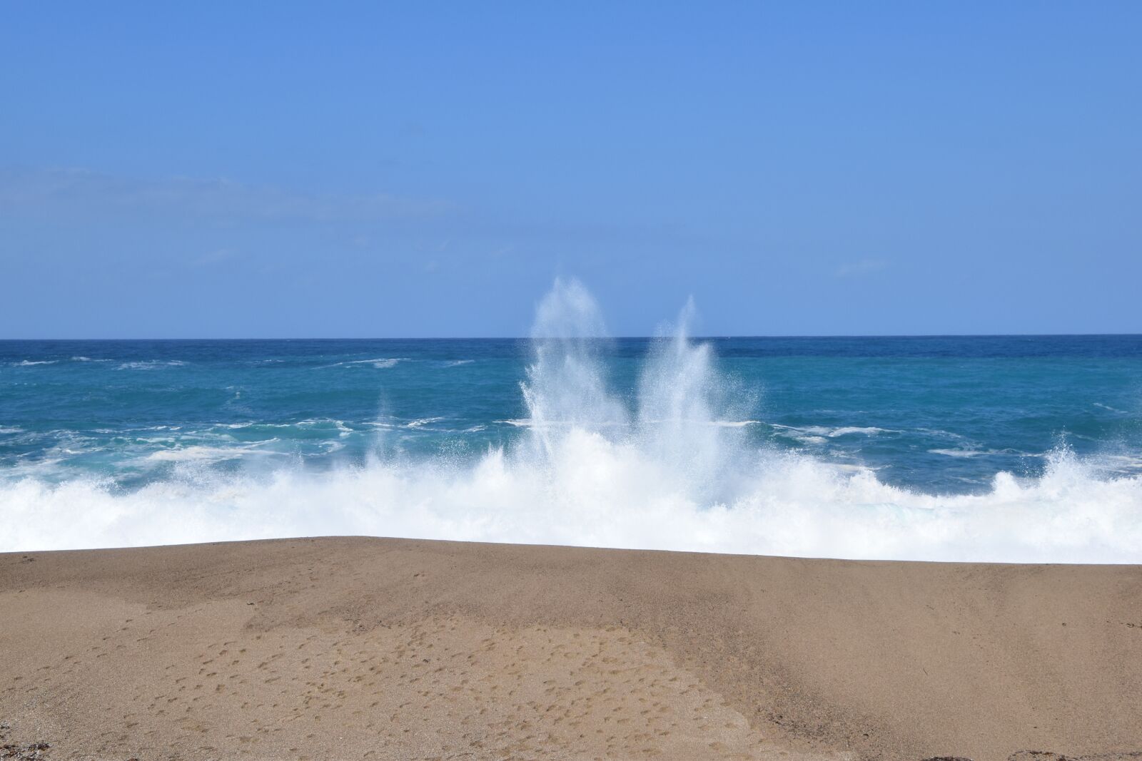 Nikon D5600 sample photo. Sand, body of water photography
