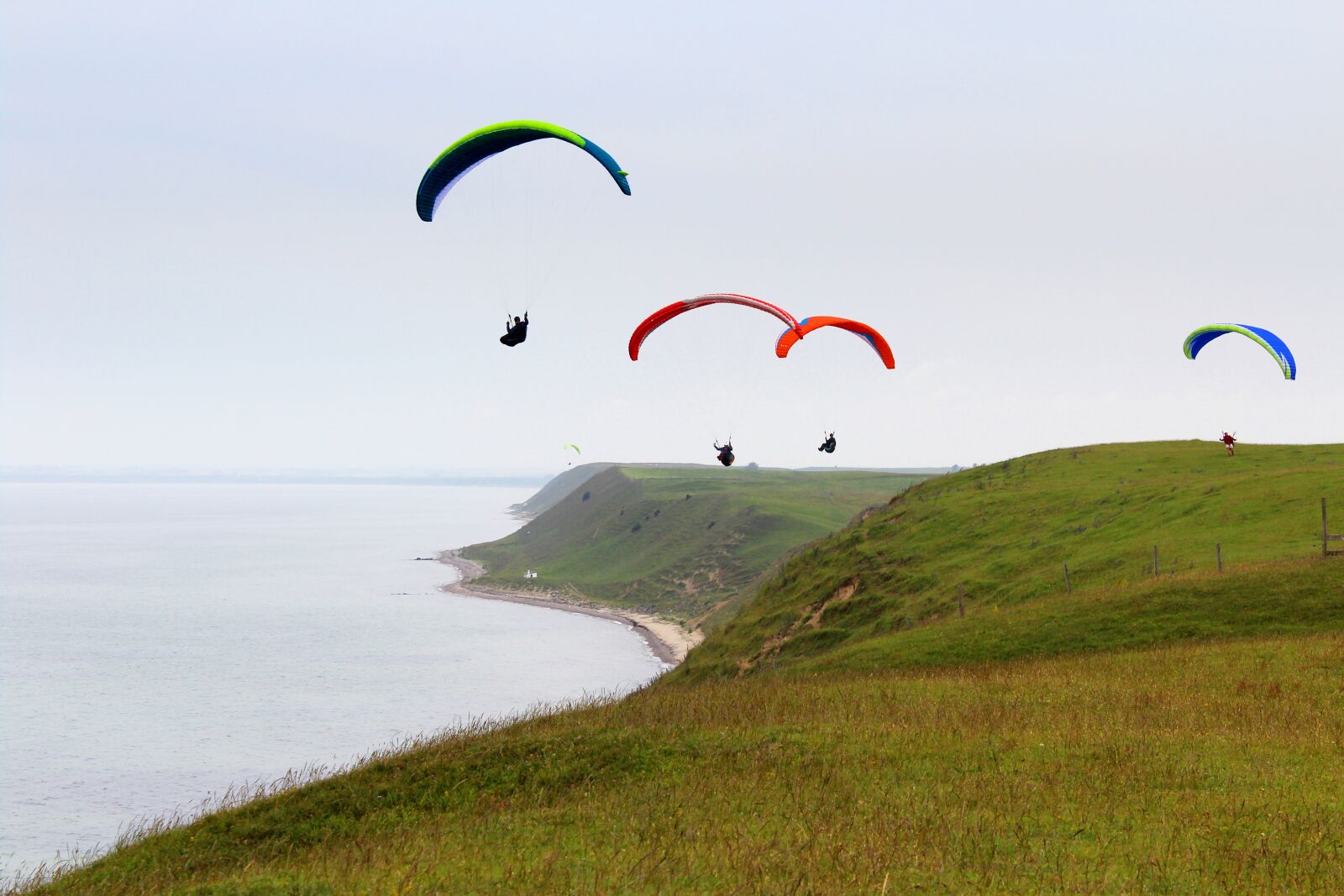 Canon EOS 1200D (EOS Rebel T5 / EOS Kiss X70 / EOS Hi) sample photo. Paragliding, paragliders, parachutes photography