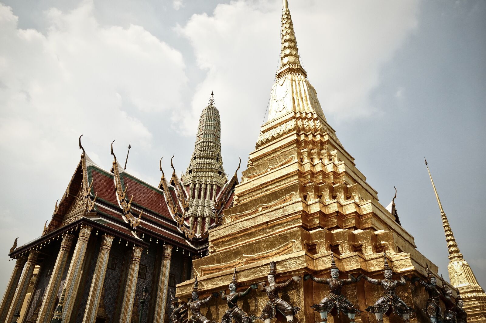 Panasonic Lumix DMC-FZ1000 sample photo. Bangkok, great palace, gold photography