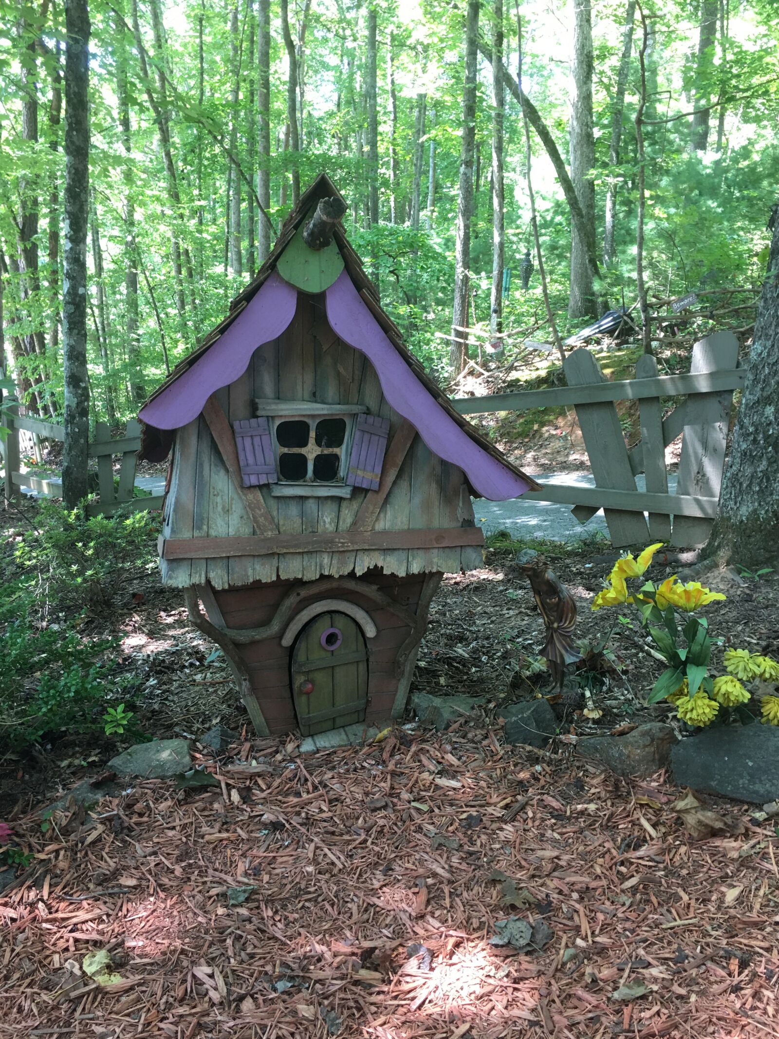 iPhone 6s Plus back camera 4.15mm f/2.2 sample photo. Tiny house, handmade, small photography