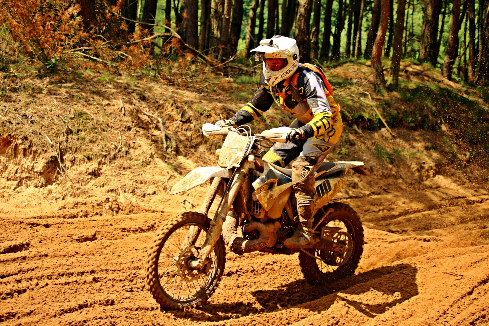 Canon EOS 100D (EOS Rebel SL1 / EOS Kiss X7) sample photo. Enduro, motorcycle, dirtbike photography