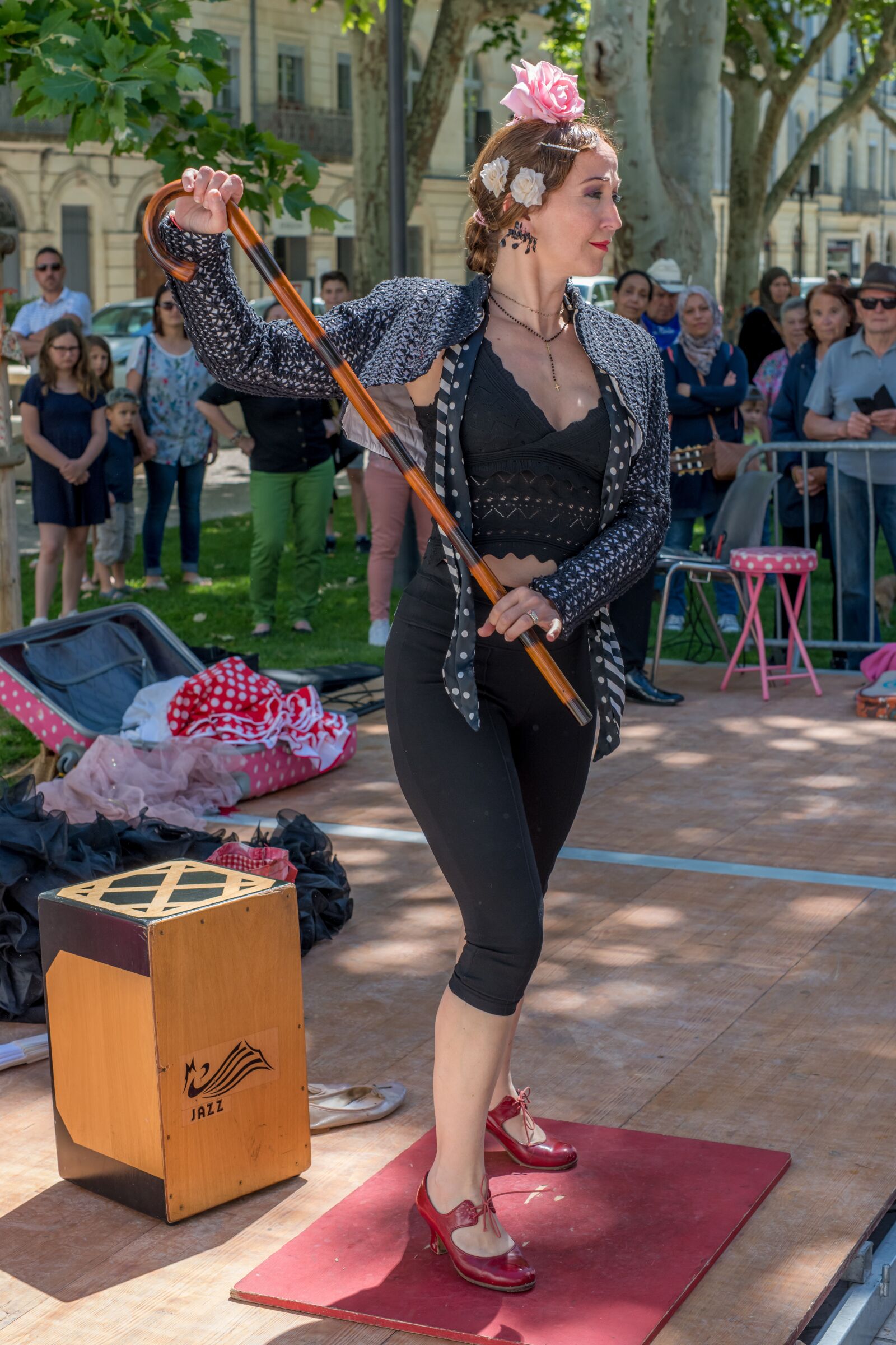 ZEISS Milvus 50mm F1.4 sample photo. Street, dancer, entertainer photography