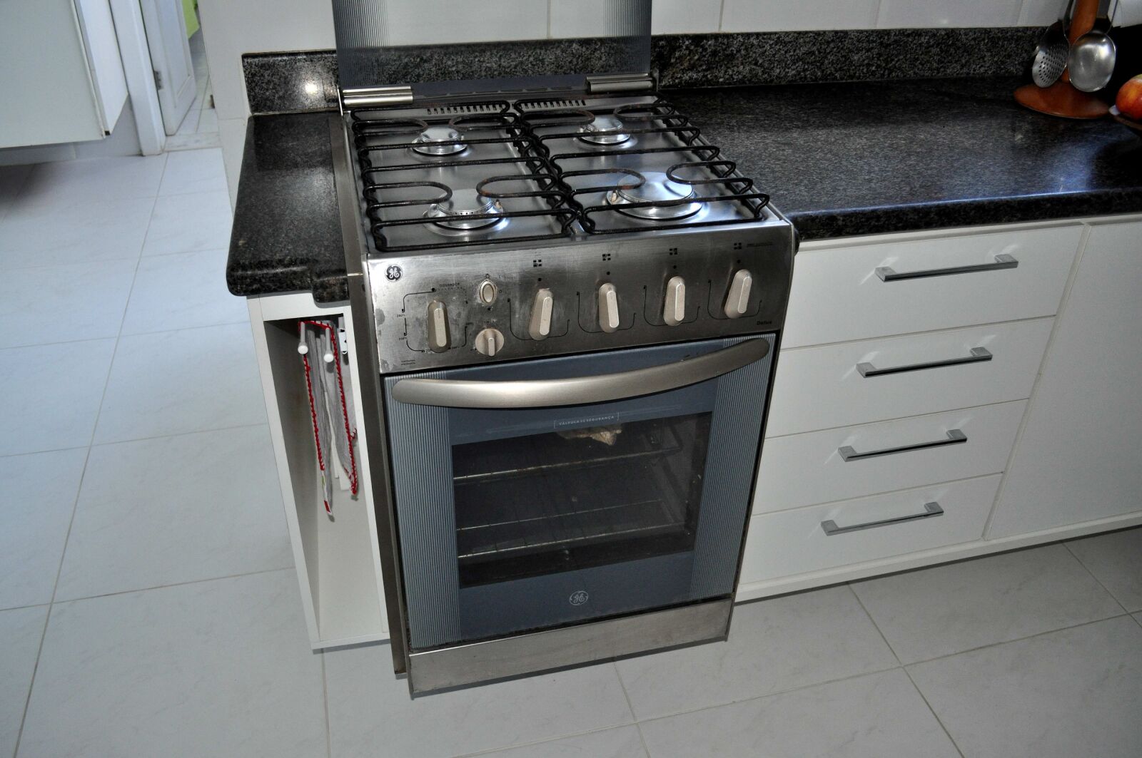 Nikon D5000 sample photo. Kitchen, gas, stove, stainless photography