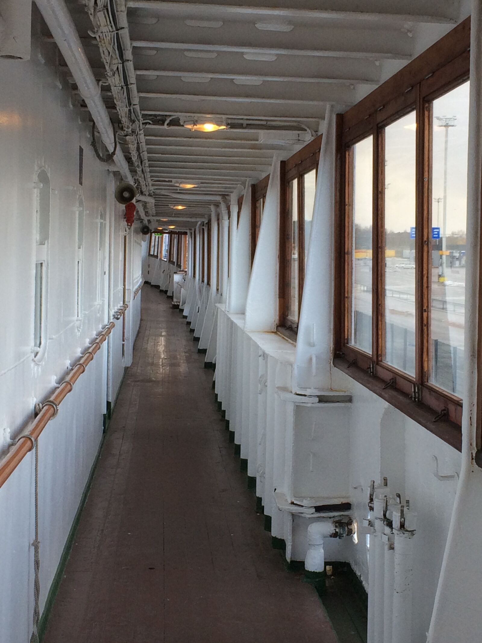 iPhone 5s back camera 4.15mm f/2.2 sample photo. Bore, ship, aisle photography