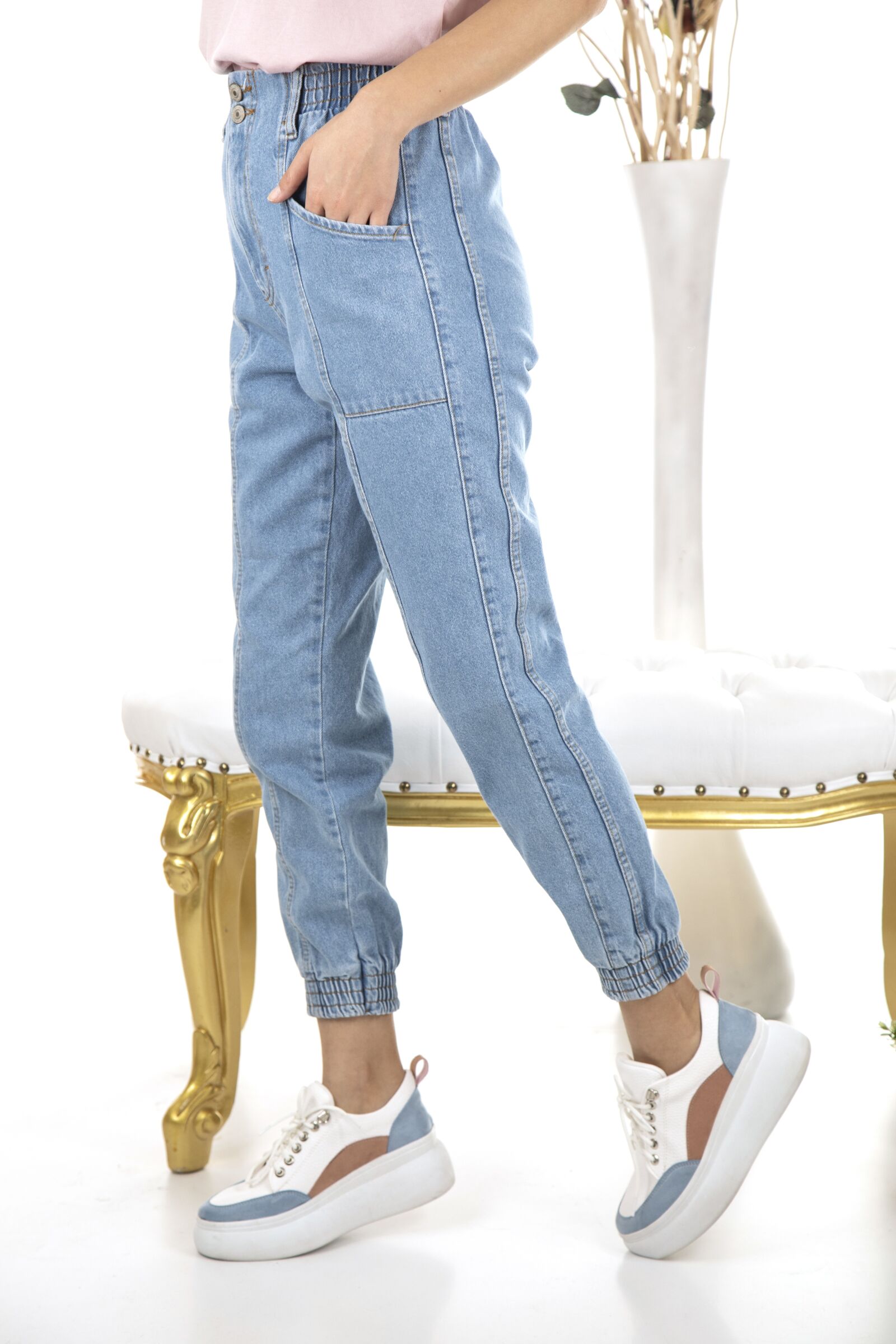 Canon EOS 5D Mark IV sample photo. Denim, blue, jeans photography