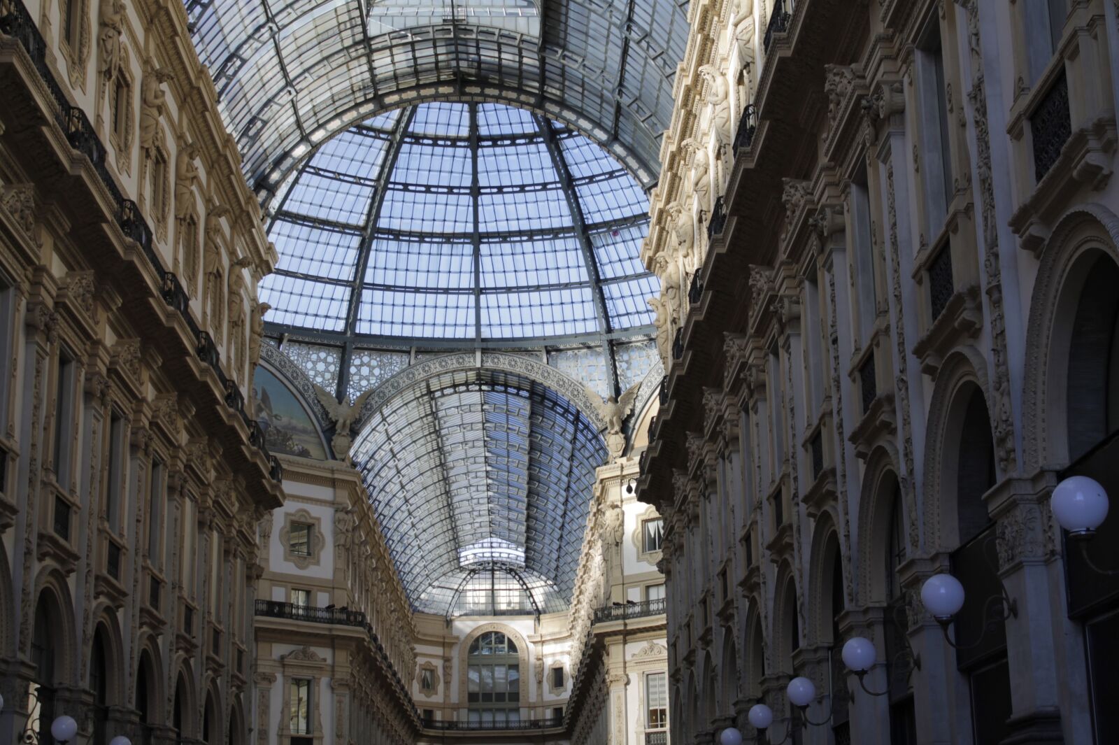 Canon EOS 1100D (EOS Rebel T3 / EOS Kiss X50) sample photo. Architecture, milan, roof photography