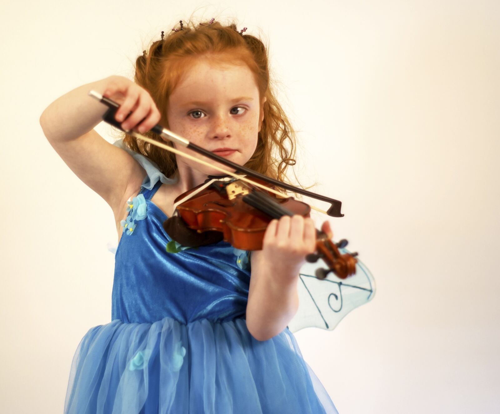 Sony Alpha DSLR-A100 sample photo. Violin, child, girl photography