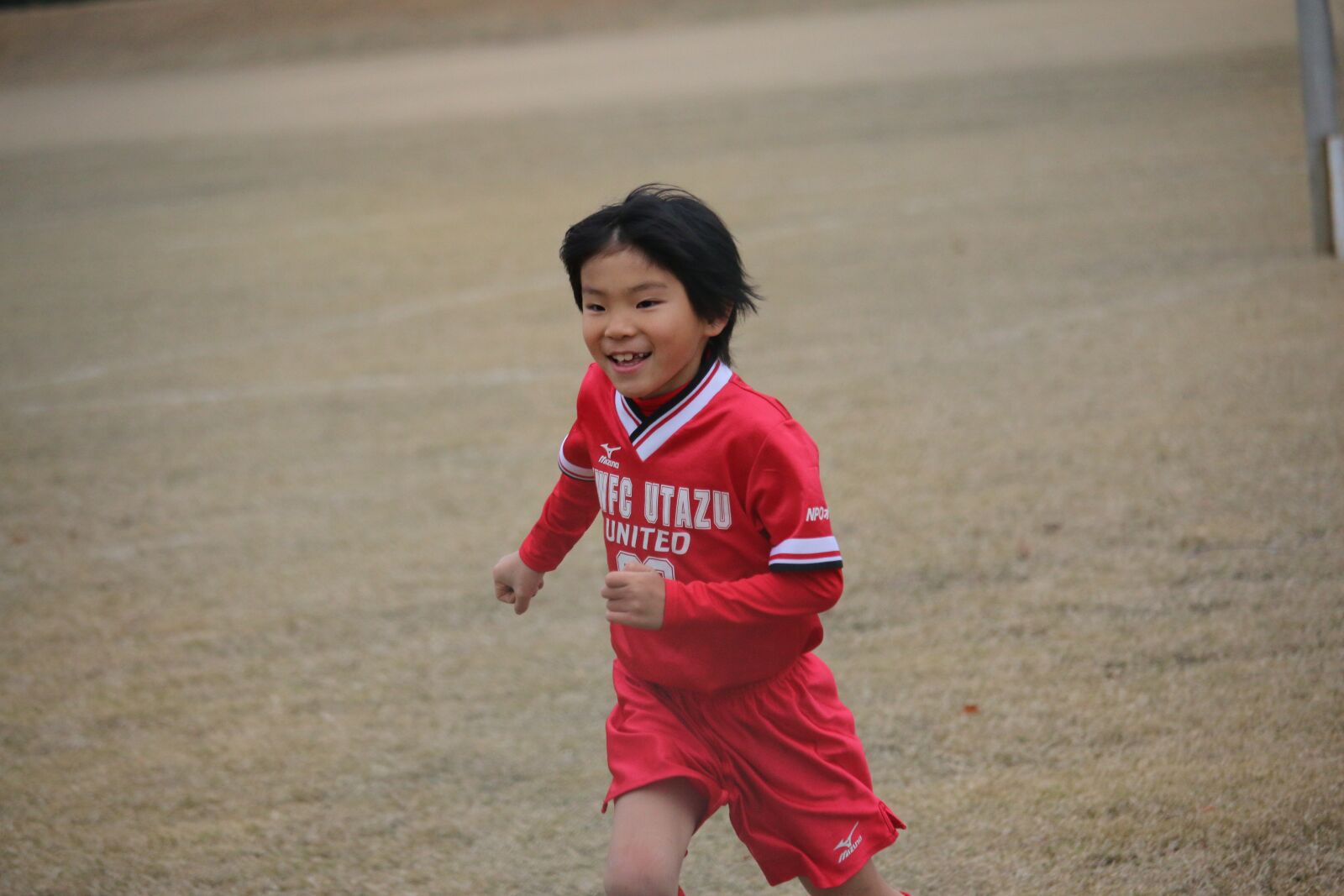 Canon EOS 70D + Canon EF-S 55-250mm F4-5.6 IS STM sample photo. Elementary school, football, boy photography