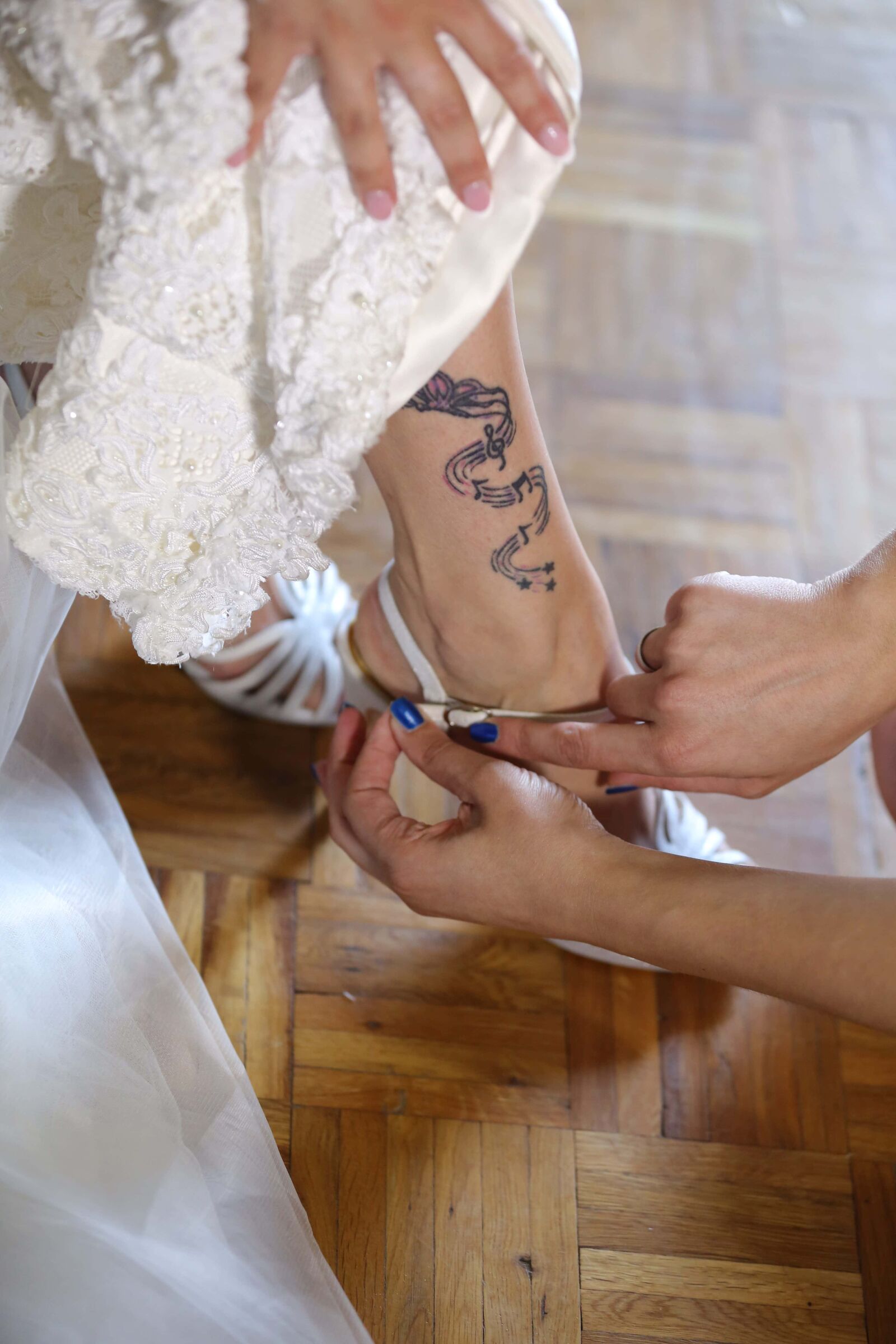 Canon EOS 5D Mark III sample photo. Musical, tattoo, sandal, skin photography