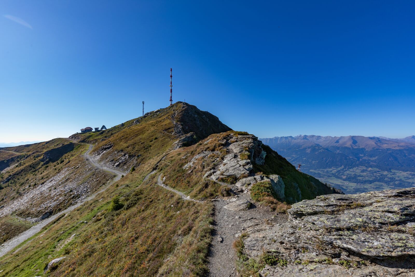 Canon EF 16-35mm F4L IS USM sample photo. Goldeck, mountains, summit photography