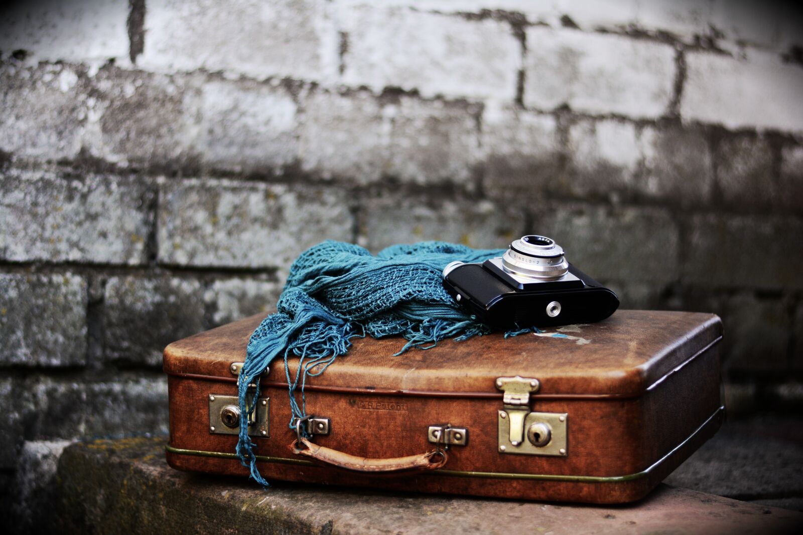 Nikon D5200 sample photo. Luggage, old suitcase, nostalgia photography