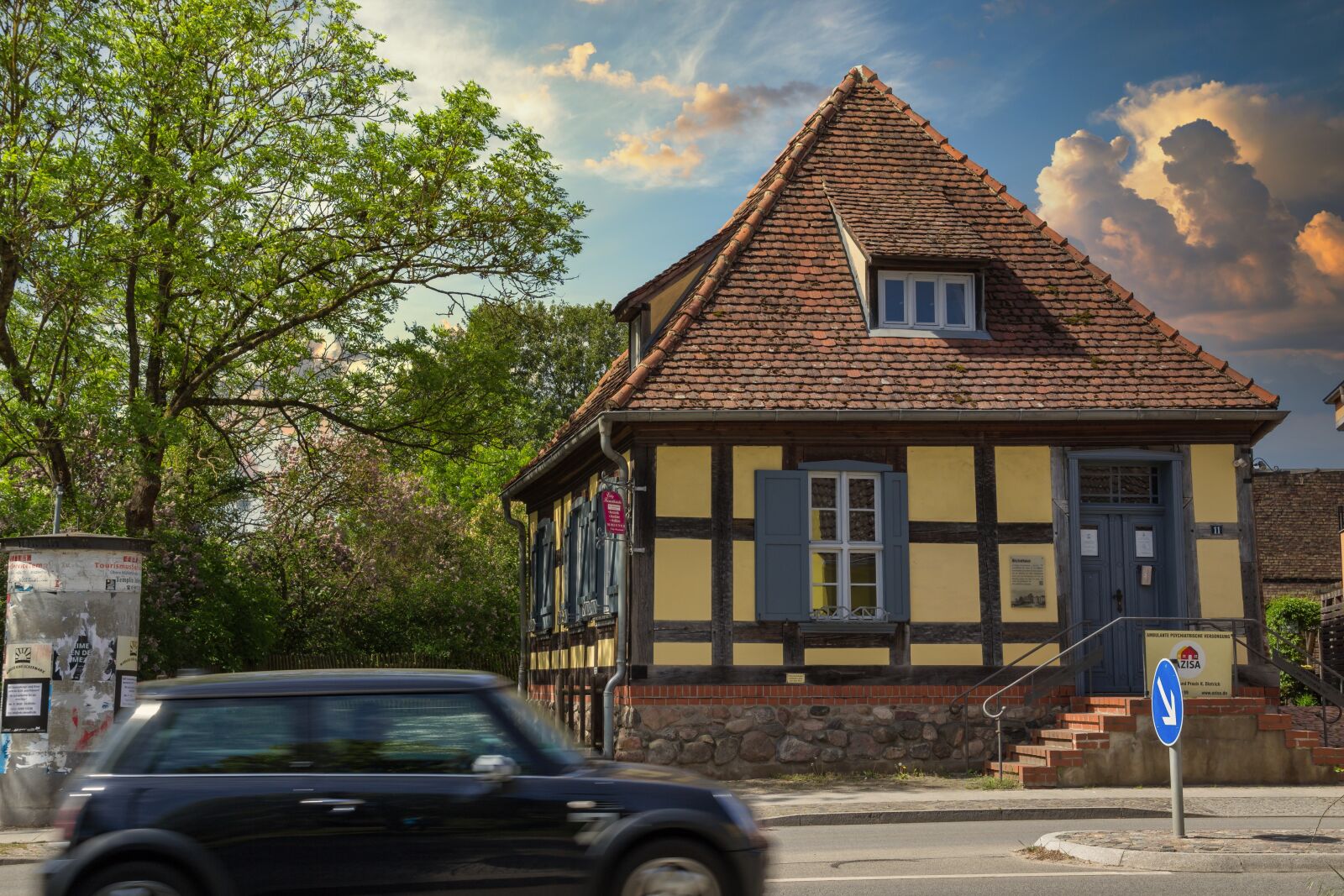 Canon EF-S 18-135mm F3.5-5.6 IS sample photo. Excise house, old, historically photography