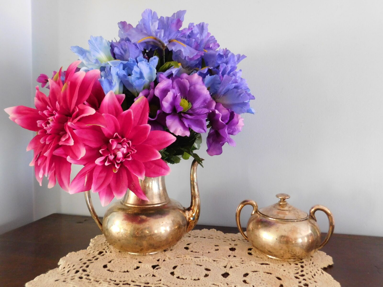 Nikon Coolpix L840 sample photo. Silver, tea, bouquet photography