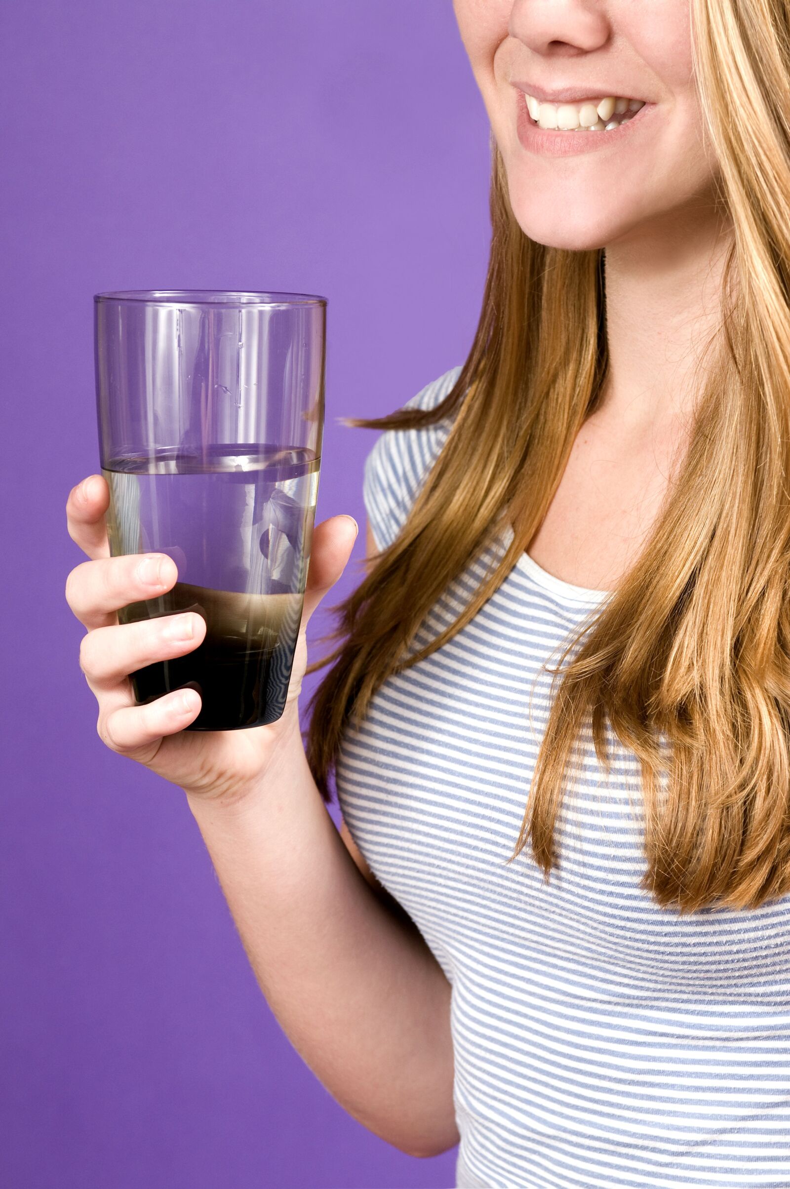 Nikon D300 sample photo. Young woman, holding, glass photography