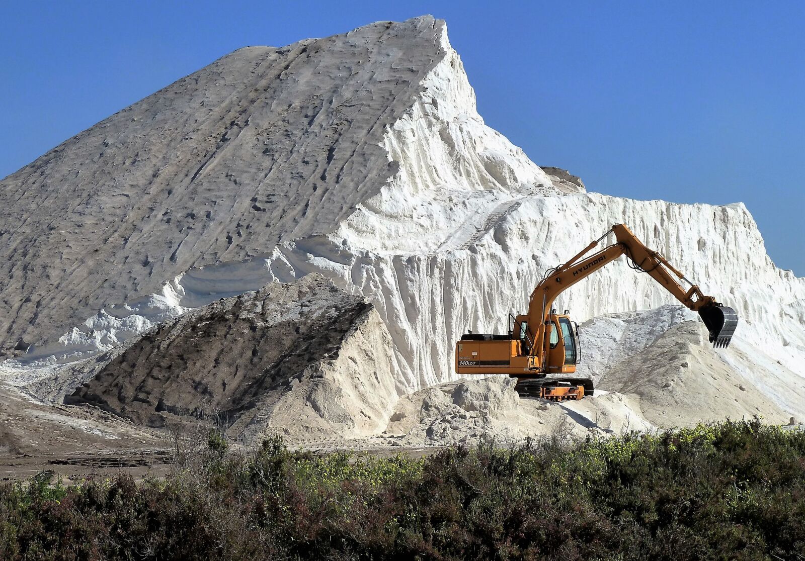 Panasonic Lumix DMC-ZS5 (Lumix DMC-TZ8) sample photo. Salt, salt mountain, excavators photography