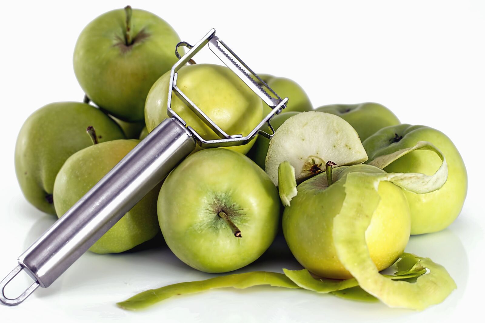 Canon EOS 70D sample photo. Apple, fruit, bark, knife photography