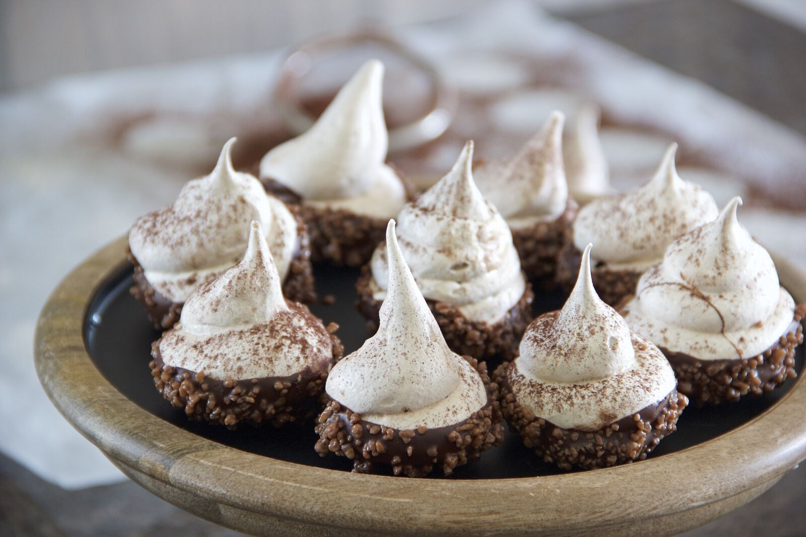 Canon EOS 550D (EOS Rebel T2i / EOS Kiss X4) sample photo. Meringue, food, cake photography